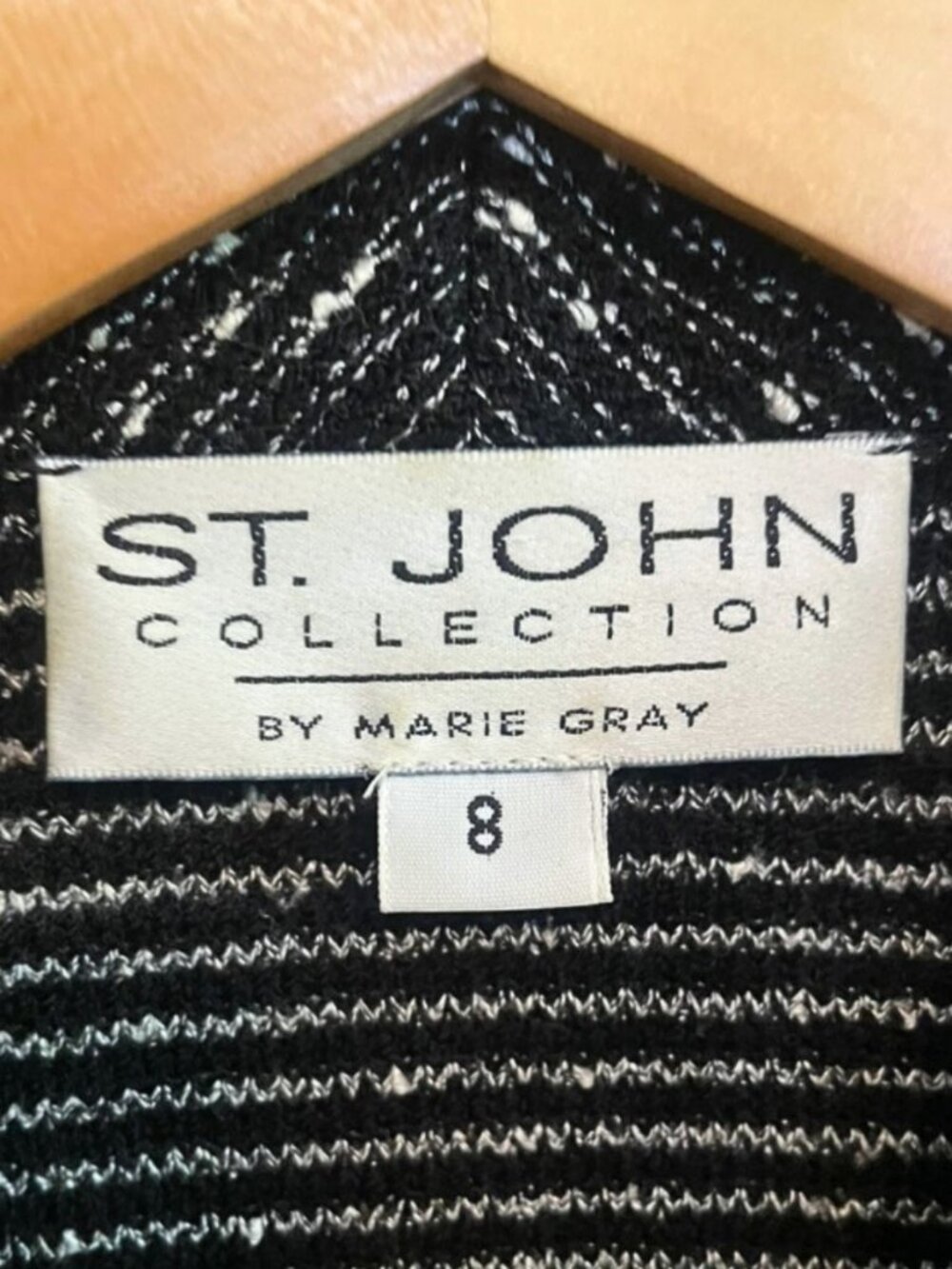 St. John Collection Textured Knit Black Ivory Scallop Trim Jacket, Size: 8 - Picture 6 of 10